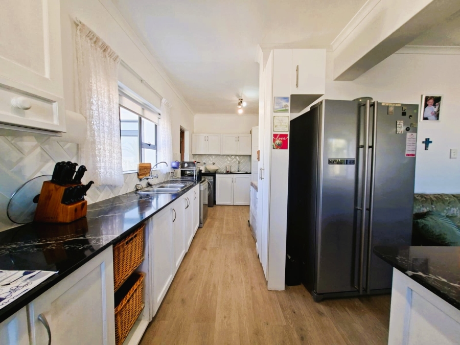 3 Bedroom Property for Sale in Heuningkloof Western Cape